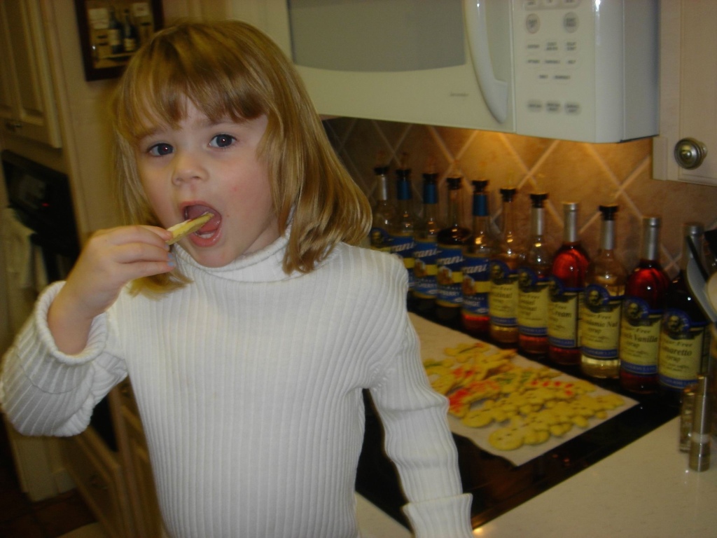 2005-12-07-20 Bking Cookies with Kyla.jpg